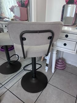 Vanity chair