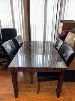 Dining room table w/ 4 black chairs (PRICE-BEST OFFER)