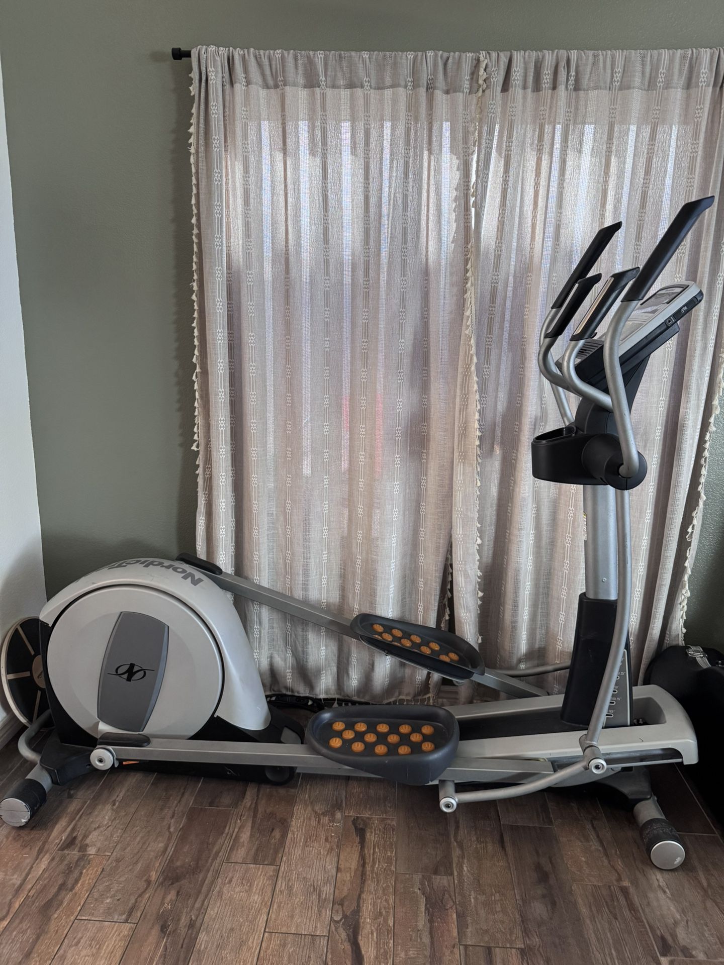 Nordic track E7.1 Elliptical Machine