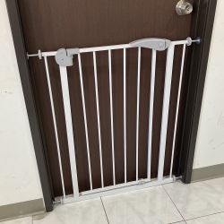 New in Box $40 Walk Thru Baby Gate 35” Tall for 29-32” Wide Doorways Stairs, Safety Pet Dog Fence 