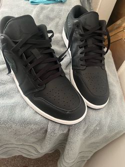 Jordan’s mid tops