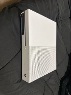 Xbox One S with Turtle Beach Headset