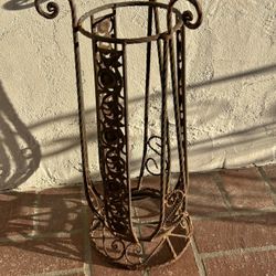 Vintage Salvage Plant Stand Holder Metal Sturdy Holder Garden Indoor Outdoor Storage 