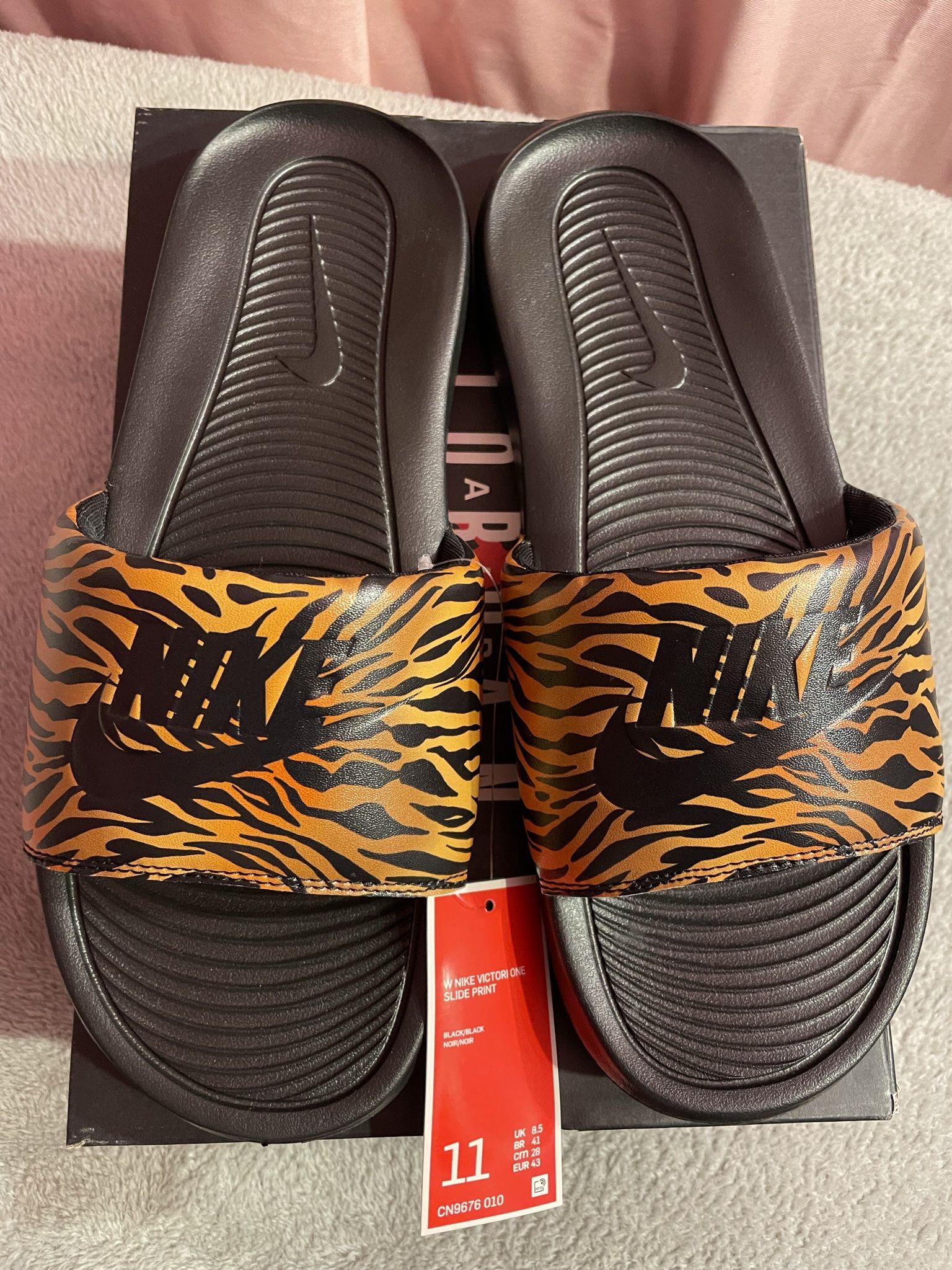 Womans Nike Slide TIGER Print Size 11/ 9.5 Mens