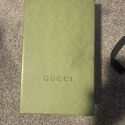 Low top Gucci Sneakers 