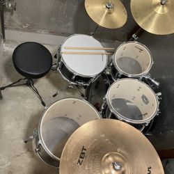 Ludwig 5 Piece Drum Kit And All Accessories 