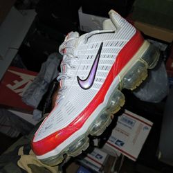 ** NIKE VAPORMAX 360 SNEAKERS/ SIZE 12 