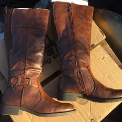 Boots size 7 1/2 only $10