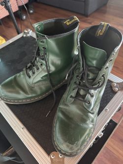 USED GREEN DOC MARTENS