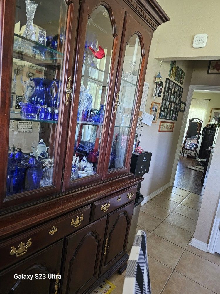 China buffet and Hutch