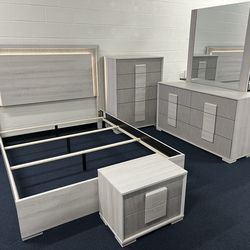Off white and grey Queen 4pc bedroom set