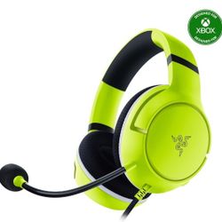 Razer Kaira X Wired Headset for Xbox Series X|S, Xbox One, PC, Mac & Mobile Devices: Triforce 50mm Drivers - HyperClear Cardioid Mic - Memory Foam Ear
