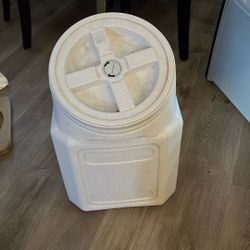 Airtight Pet Food Container 