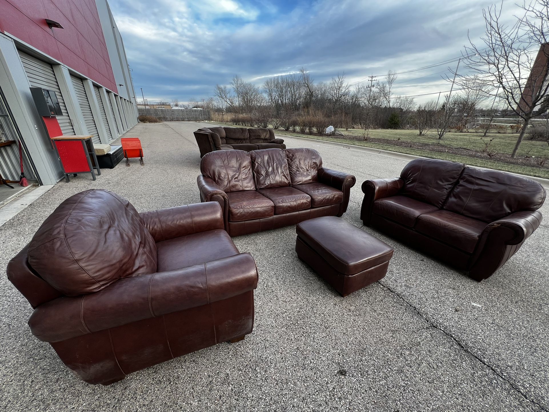 Beautiful Brown Four Piece Leather Sofa, Loveseat, Chair and Ottoman! ***Free Same-Day Delivery!***