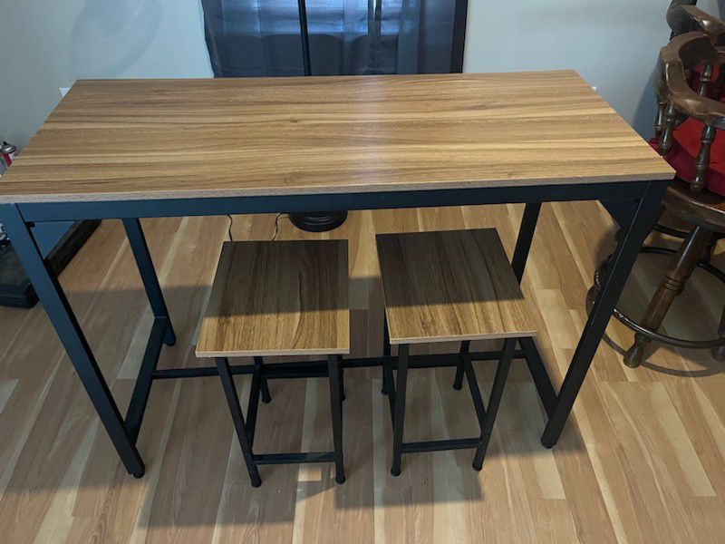 KitchenTable WITH 4 STOOLS