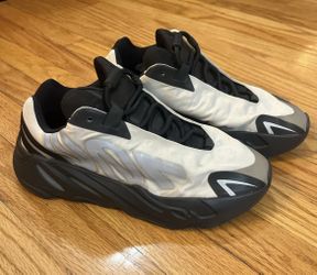 Yeezy Boost 700 MNVM
