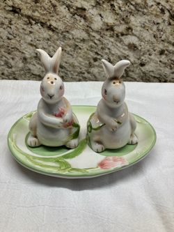 Easter Bunny Salt & Pepper Shaker With Tray Bella Casa by Ganz Floral