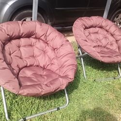 2 Metal Lounge Chairs 