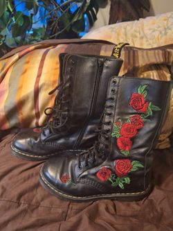 Vintage Dr Martens w/ rose applique