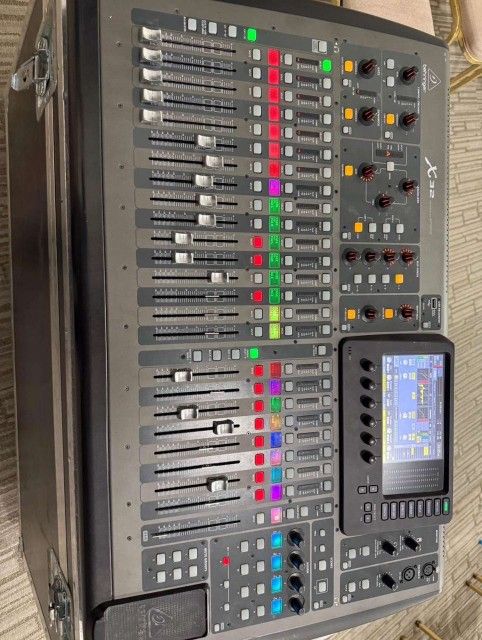 Behringer- X32- Digital Mixer