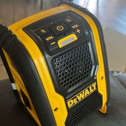 DEWALT 20V/12V Max Bluetooth https://offerup.com/redirect/?o=U3BlYWtlci5OZXcvTnVldmE=
