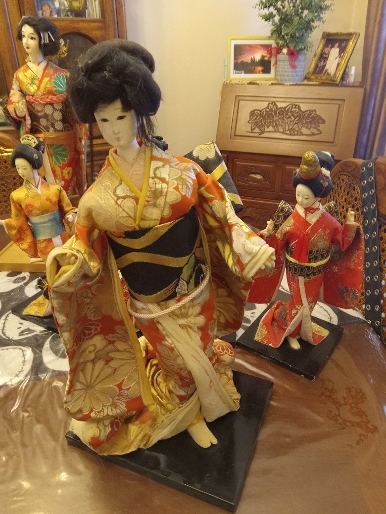Japanese DOLLS ASORRTED, All Sizes From 17 Inches To 8 Inches.7 Dolls,Good Condition