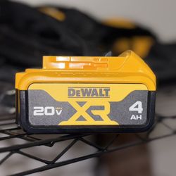 Dewalt 20V MAX Lithium-Ion 4.0Ah Battery Pack