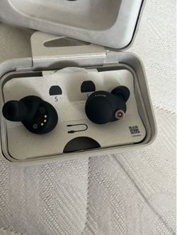 Sony WF-1000XM4 earbuds