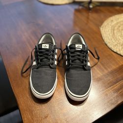 Men’s Adidas Sneaker Size 10
