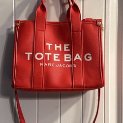 Red Marc Jacobs “The Tote Bag” – Medium ❤️