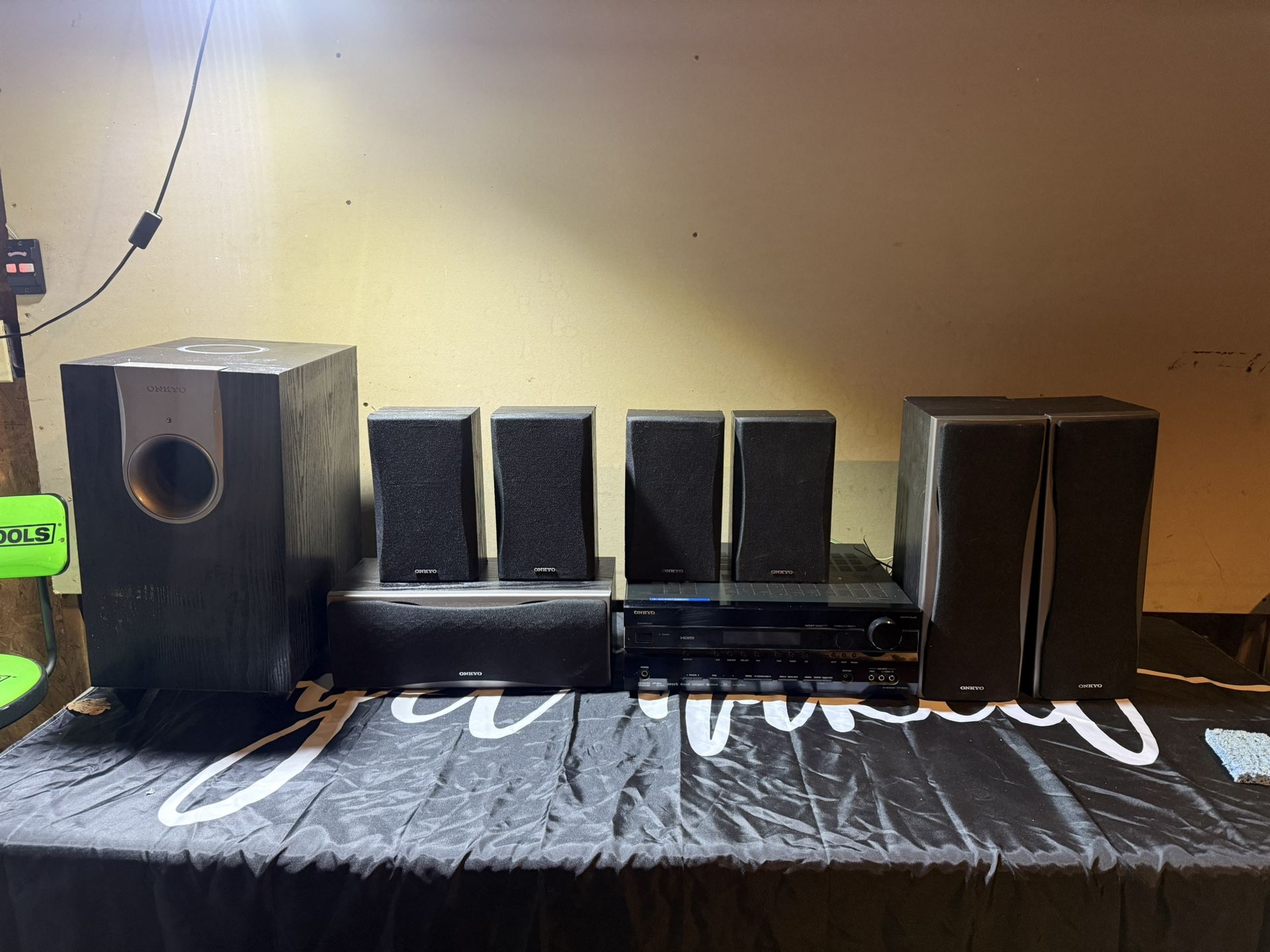 Onkyo HT-R550 Receiver w/speakers and sub