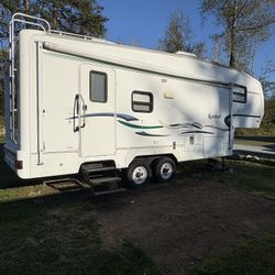 27 Foot 5th Wheel Trailer 