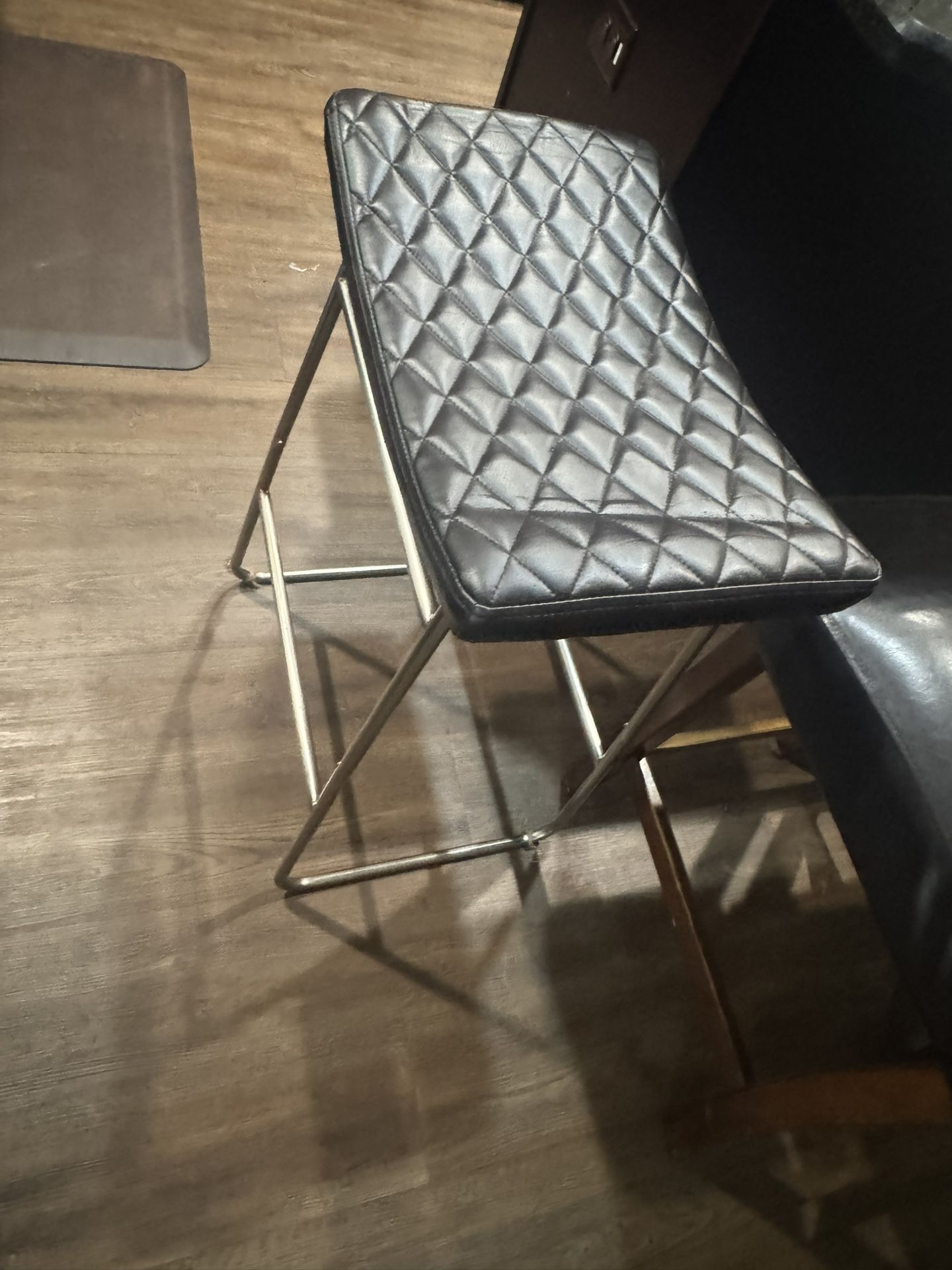 6 Bar Stools