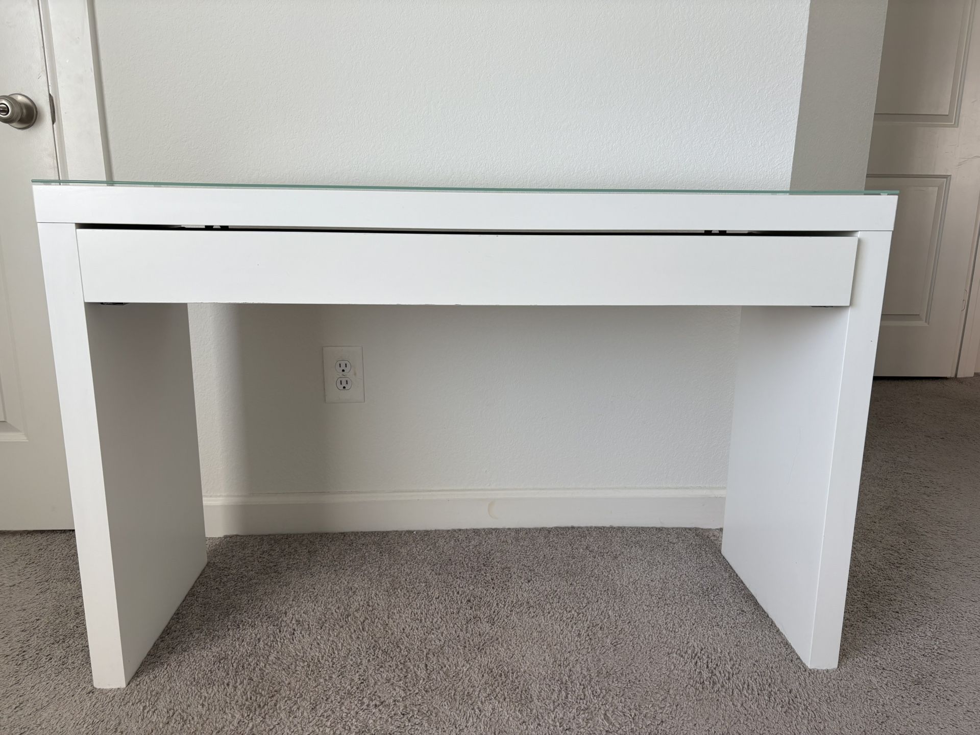 White Vanity With Drawer & Glass Top