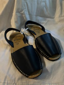 Avarca Sandals ER 37 USA 6 NeW ,Midnight Blue, Leather. 
