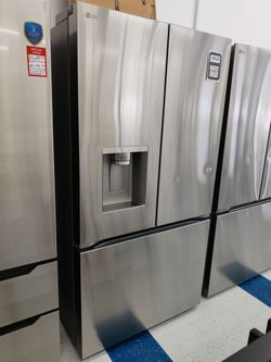 New LG
26 cu. ft. Smart Counter-Depth MAX French Door Refrigerator with 4 types of ice in PrintProof