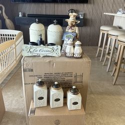 Spice container and accessories