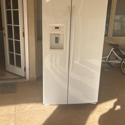 Refrigerator It Is Big 