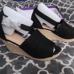 Fashion Nova Black Wedges