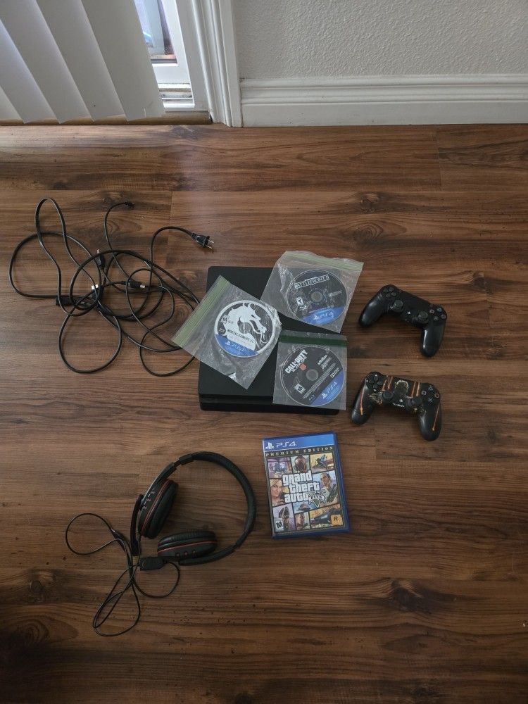 Ps4 With 2 Remotes N Head Set N Games