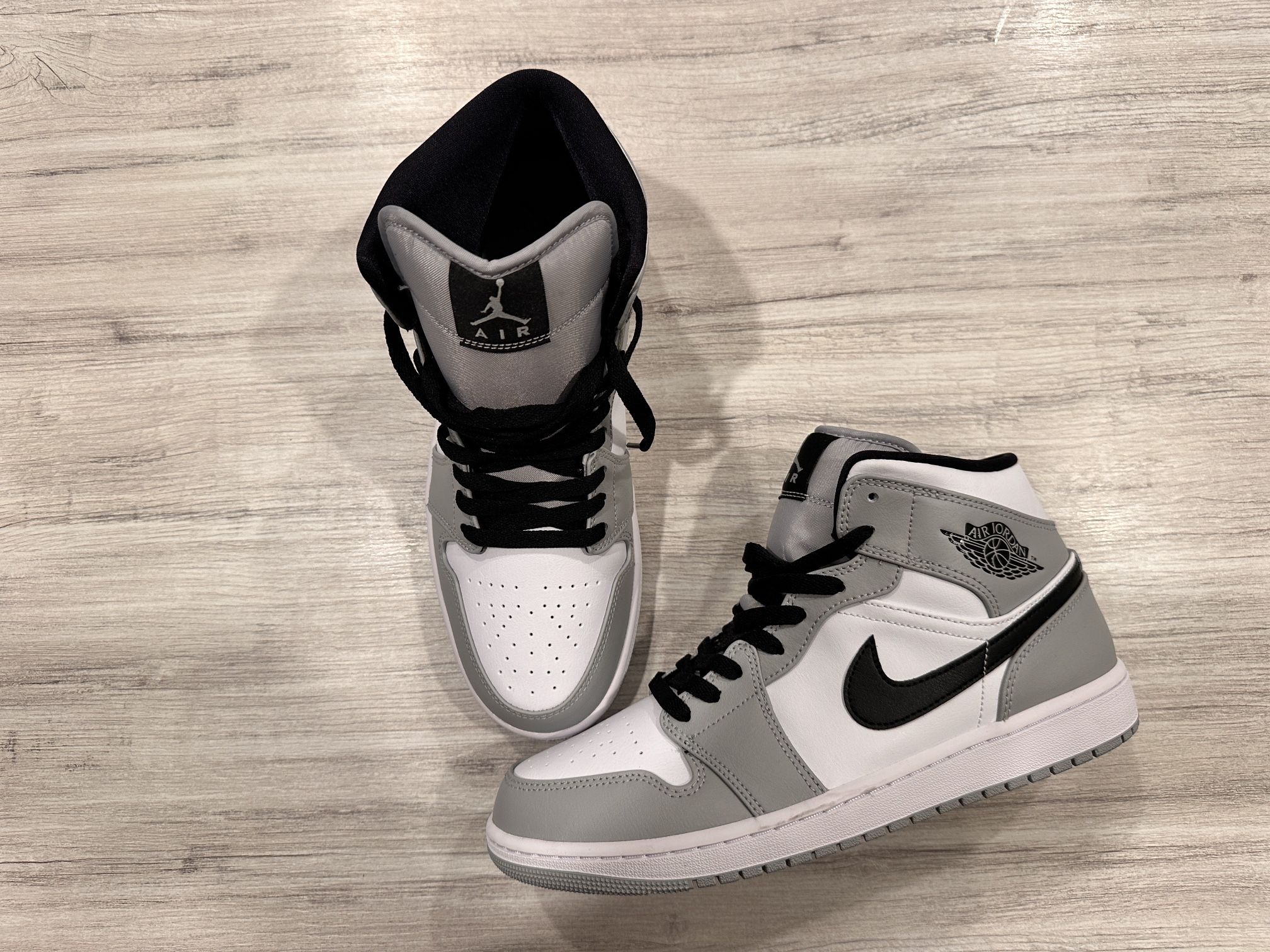 Nike Air Jordan 1 Mid Light Smoke Grey