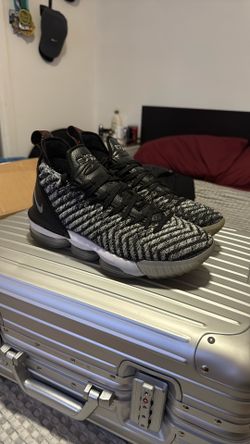 Nike LeBron 16 Oreo Men’s 8.5