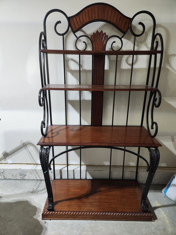 Bakers Rack In Excellent Condition.