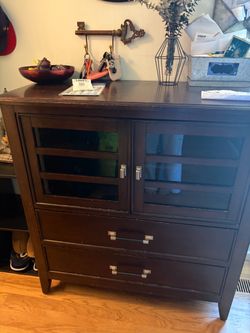 China cabinet/ hutch