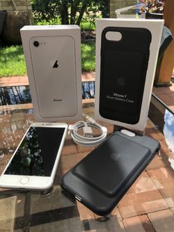 IPhone 8 64gb with Apple Smart battery Case