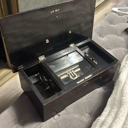 antique music box 