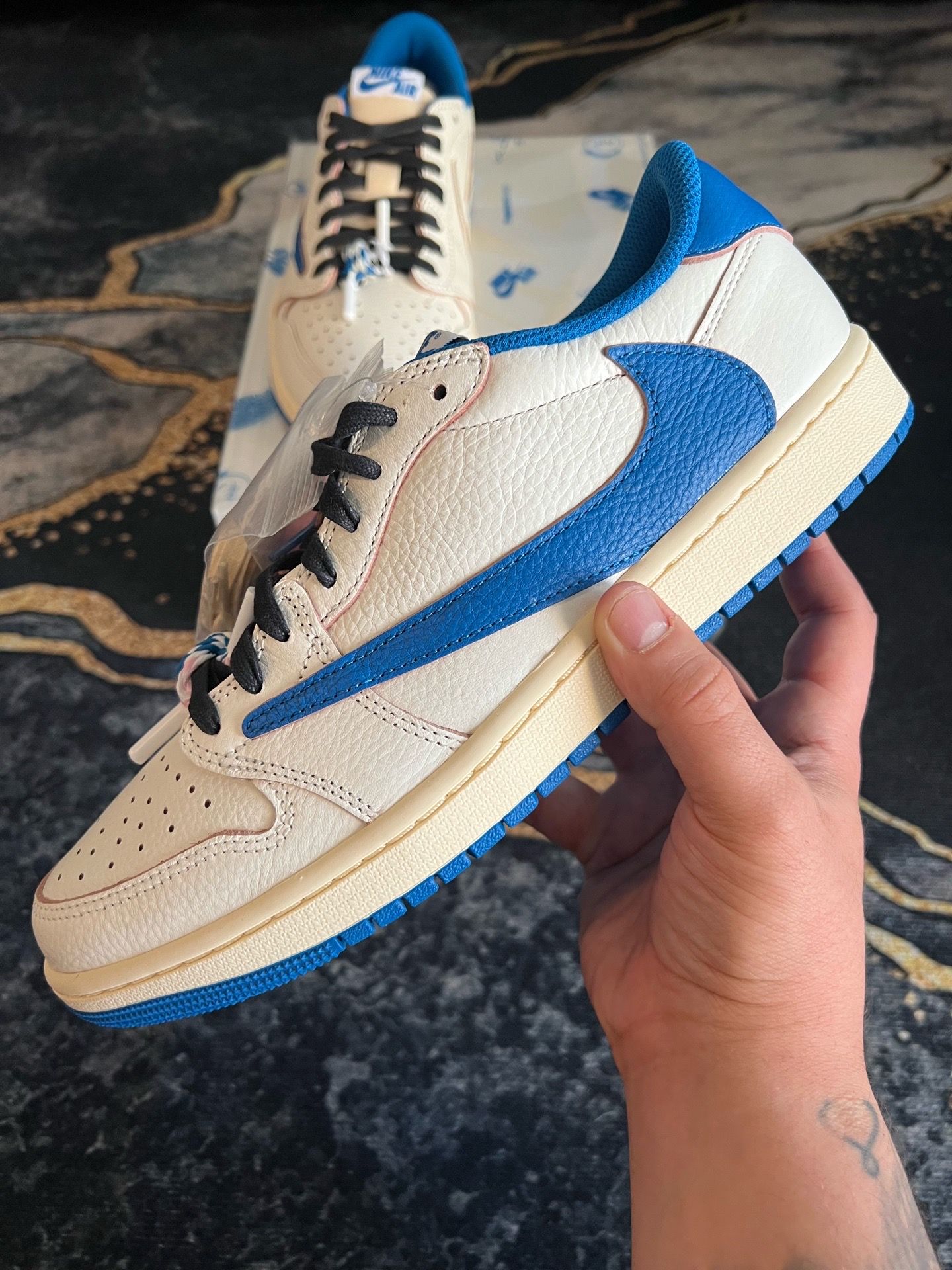 Jordan Retro 1 Low Travis Scott Fragment