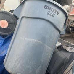 44 Gal Brute Commercial Cans 