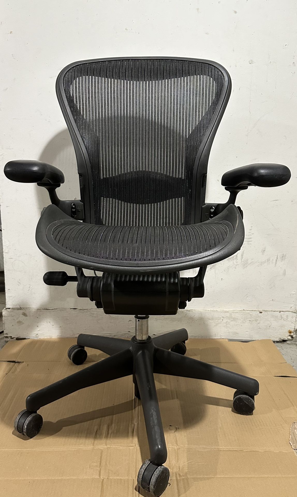 Herman Miller Aeron Chair. Size B