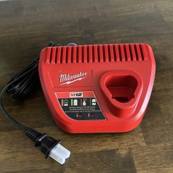 Milwaukee M12 Charger